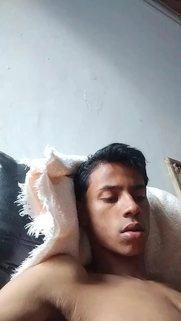 Offline Julioassis on Cam4