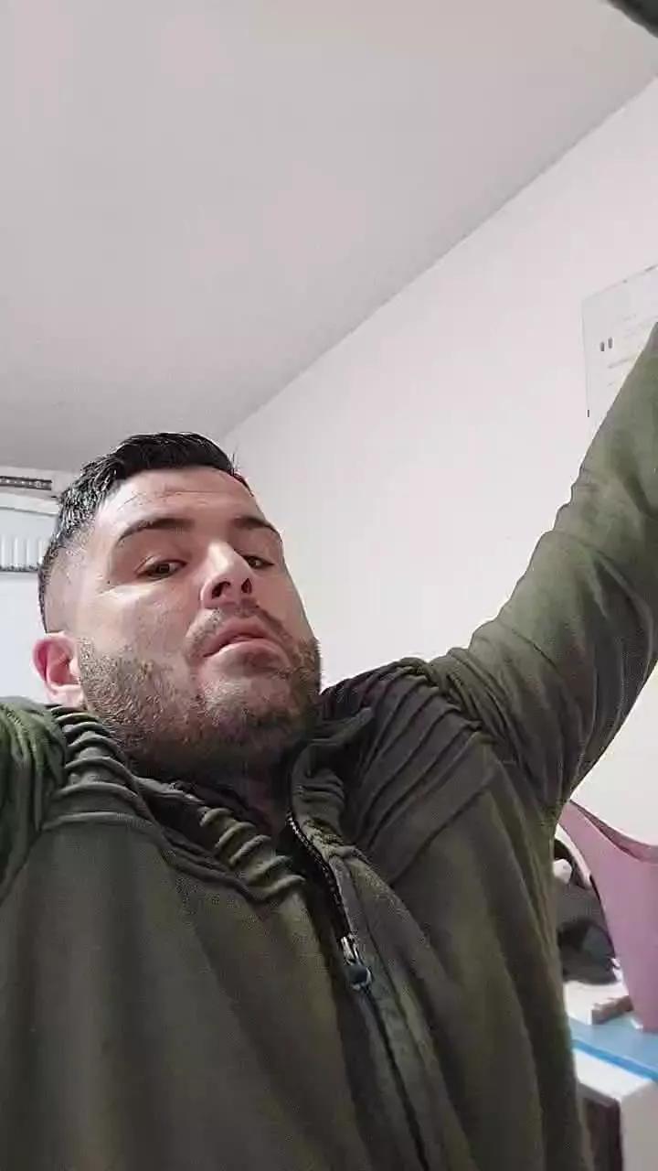 Kingbull1900 on Cam4 