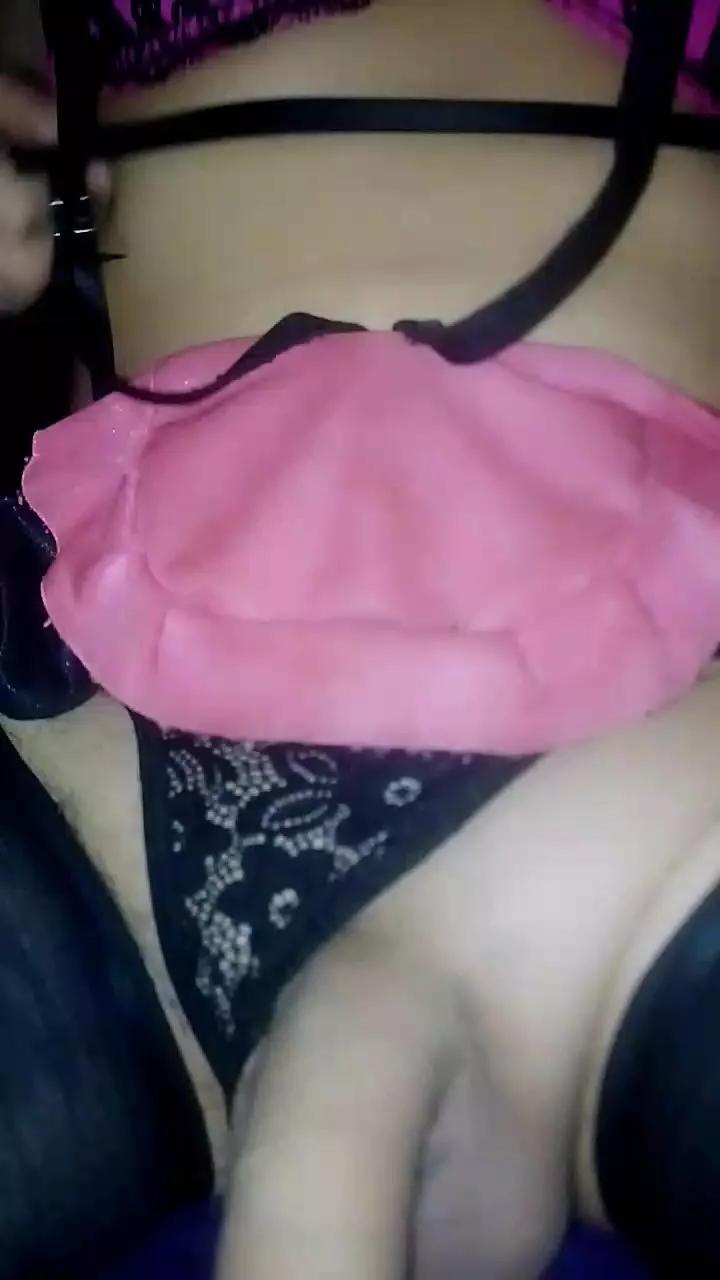 ladycrosshot on Cam4 
