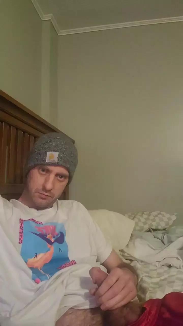 Lovegun23 on Cam4 