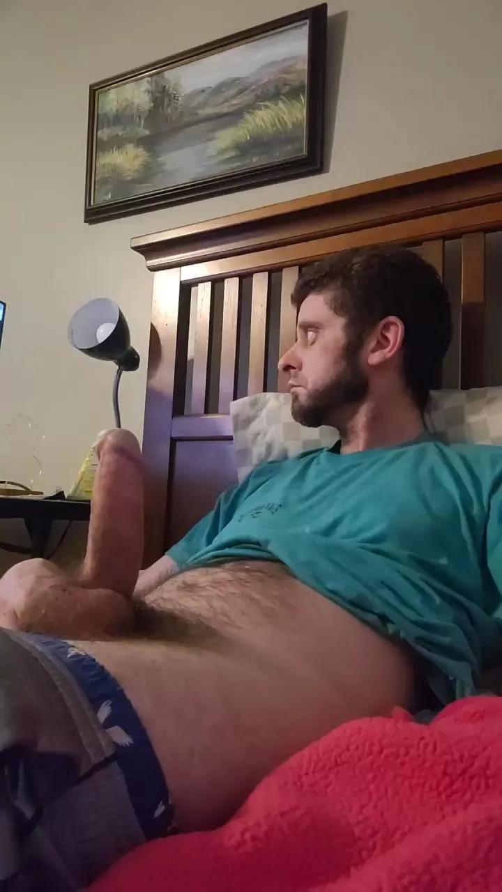 Lovegun23 on Cam4 