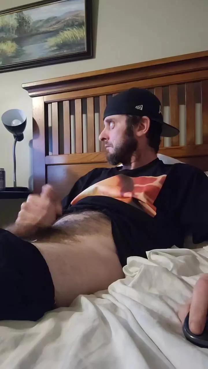 Lovegun23 on Cam4 