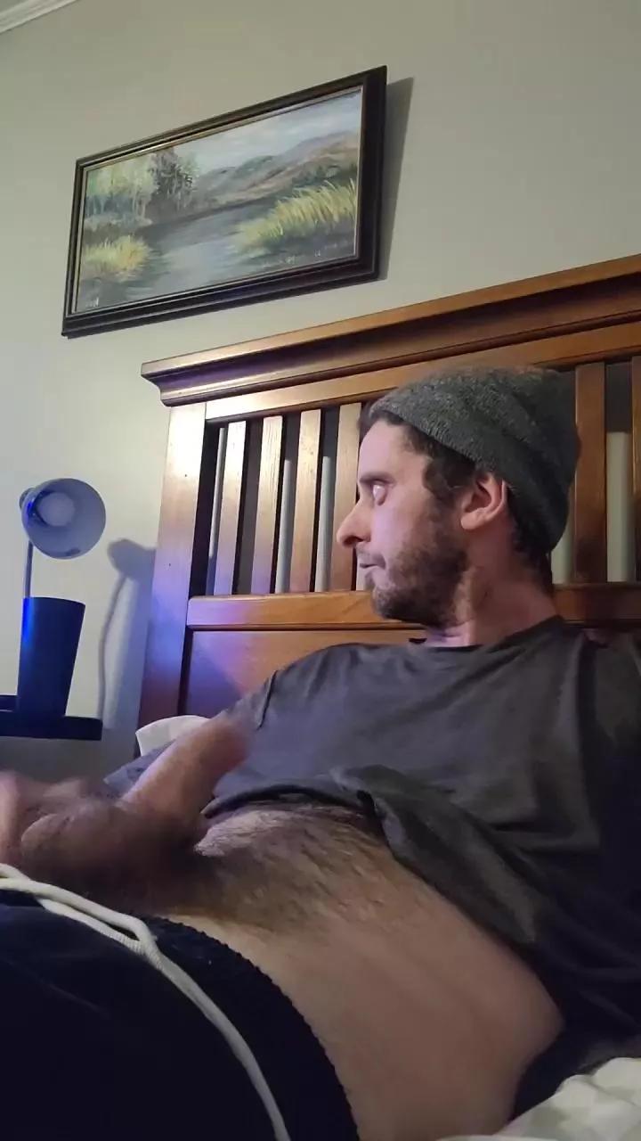Lovegun23 on Cam4 