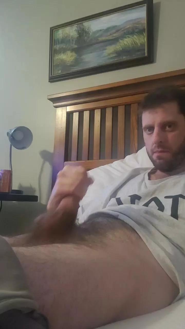 Lovegun23 on Cam4 