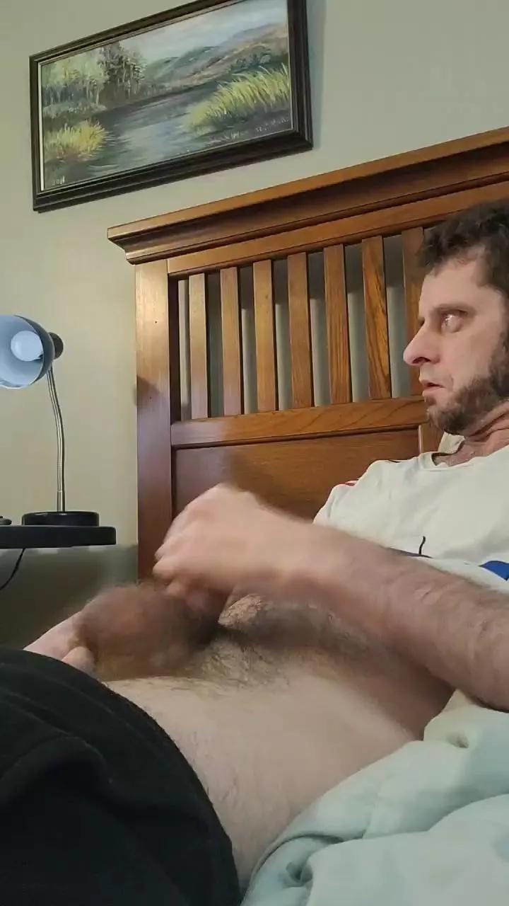Lovegun23 on Cam4 