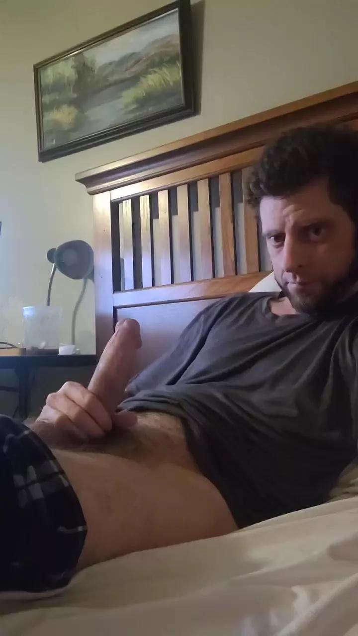 Lovegun23 on Cam4 