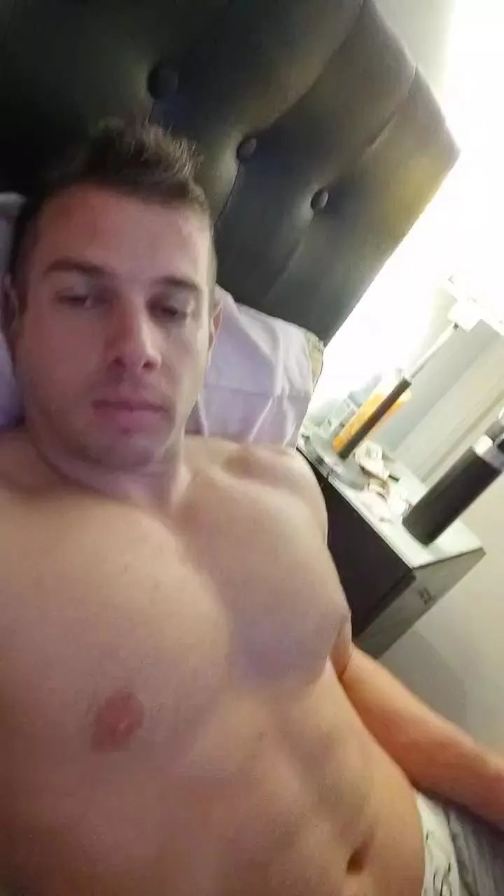 Offline Luca23millo90 on Cam4