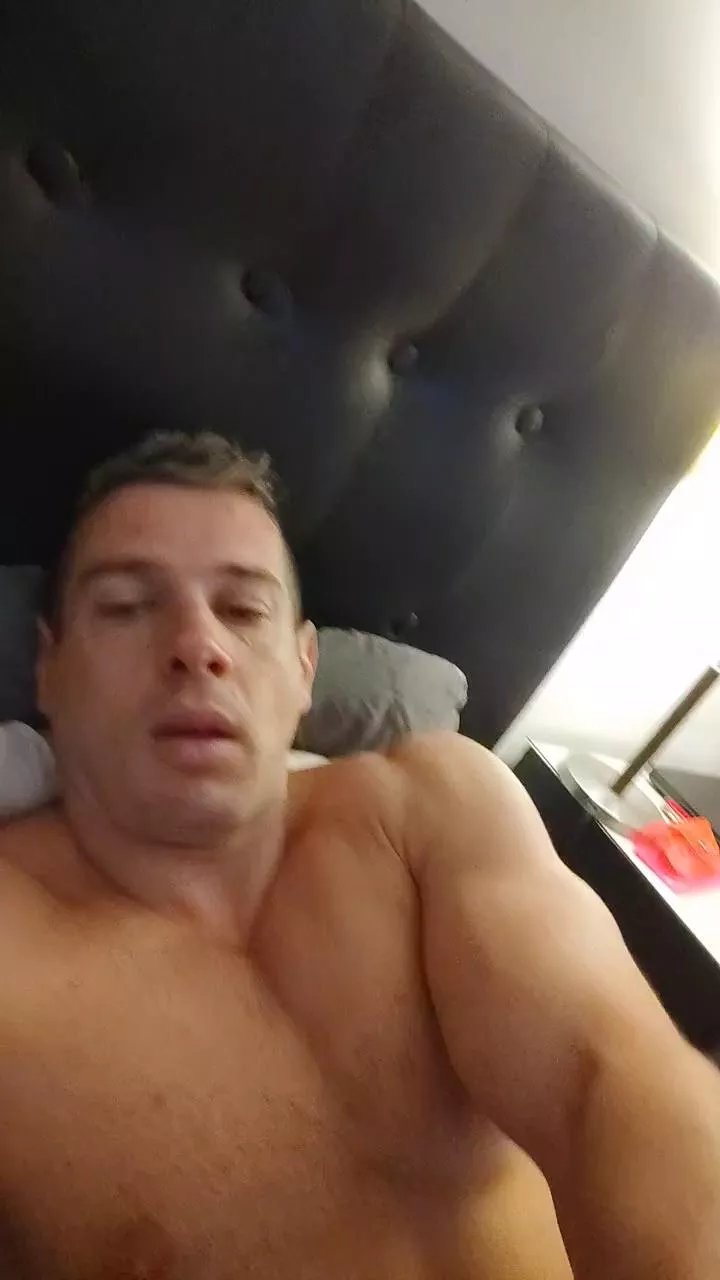 Offline Luca23millo90 on Cam4