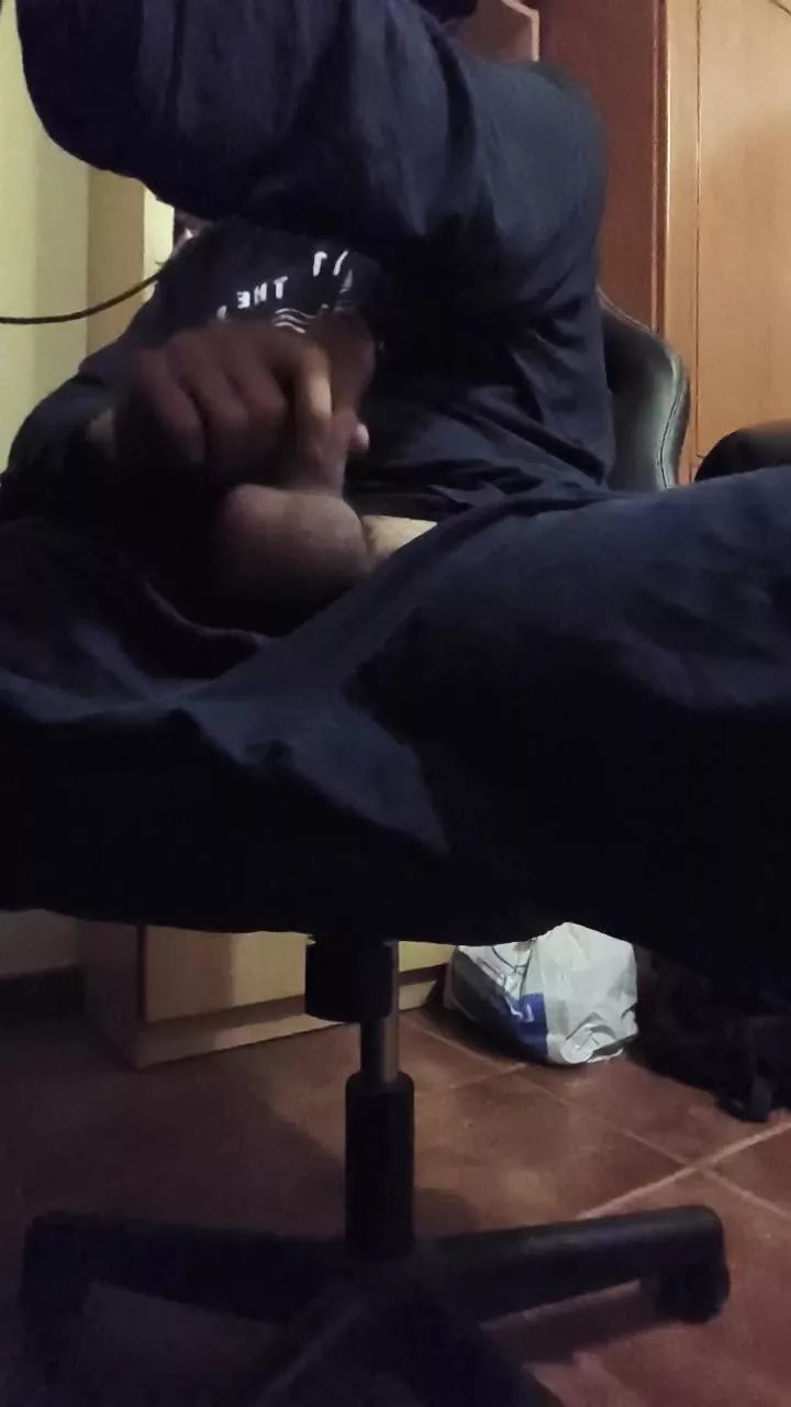 Offline Luiscamboy on Cam4