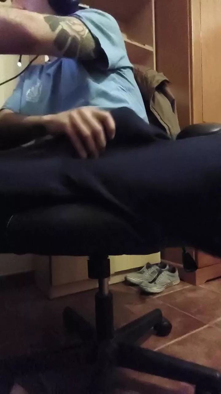 Offline Luiscamboy on Cam4