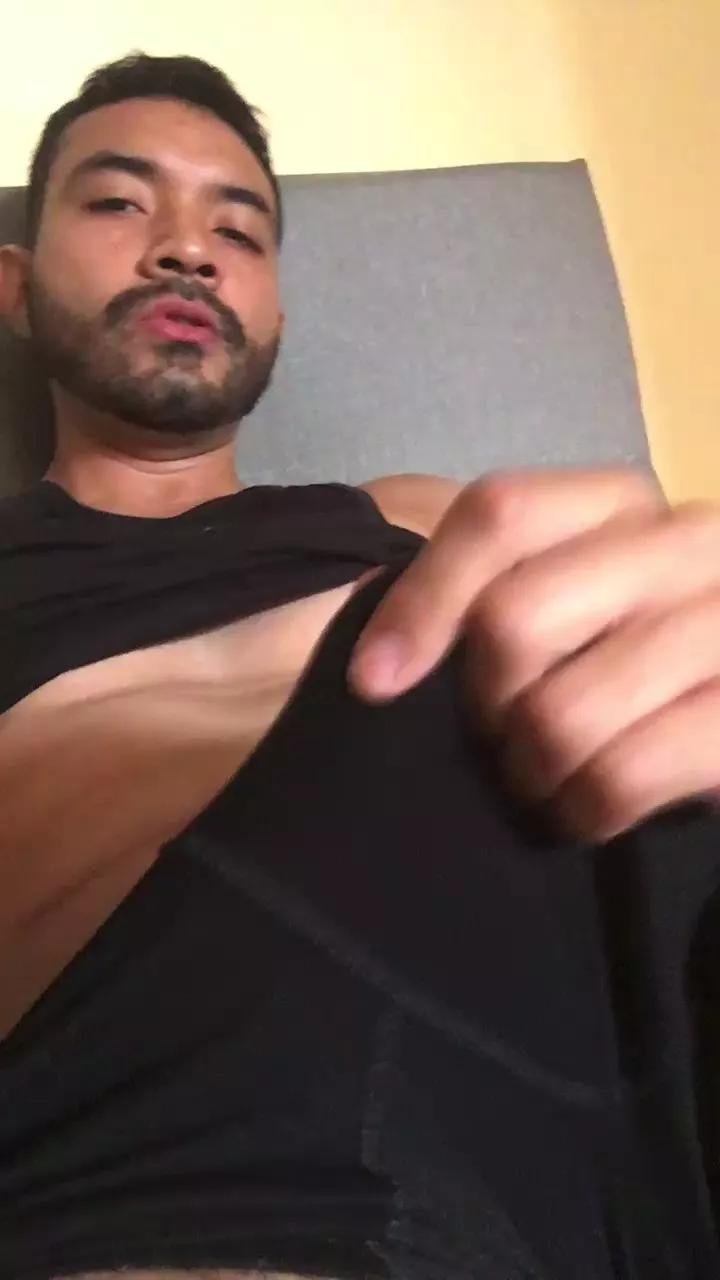 Luisfer98 on Cam4 