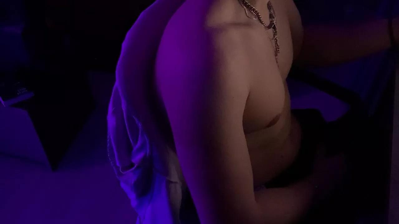 Ma1tre_noa on Cam4 