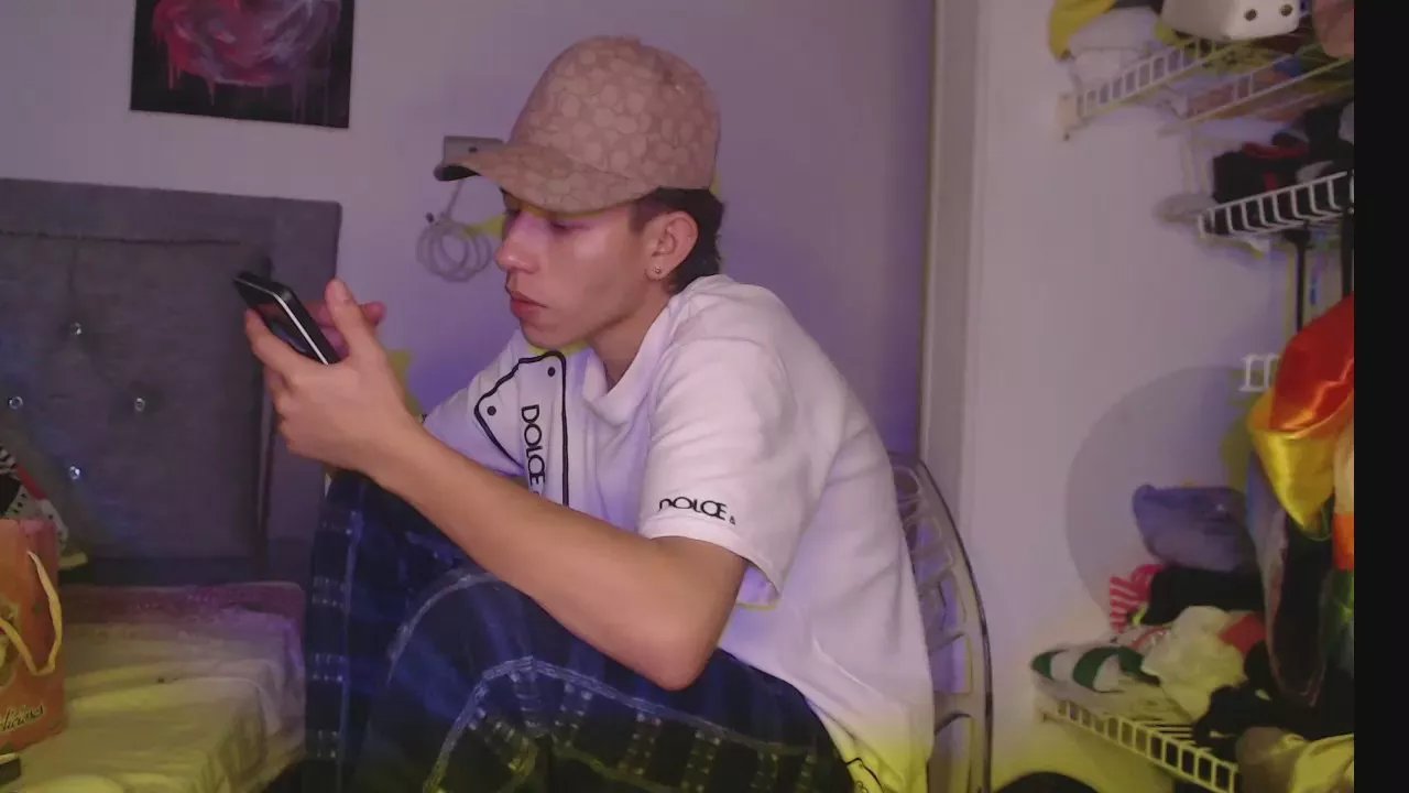 Offline Magig_axel on Cam4