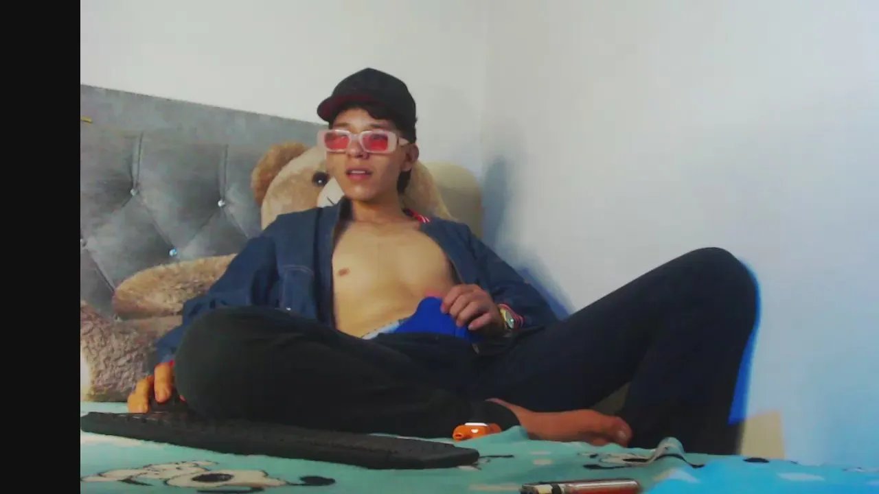 Offline Magig_axel on Cam4