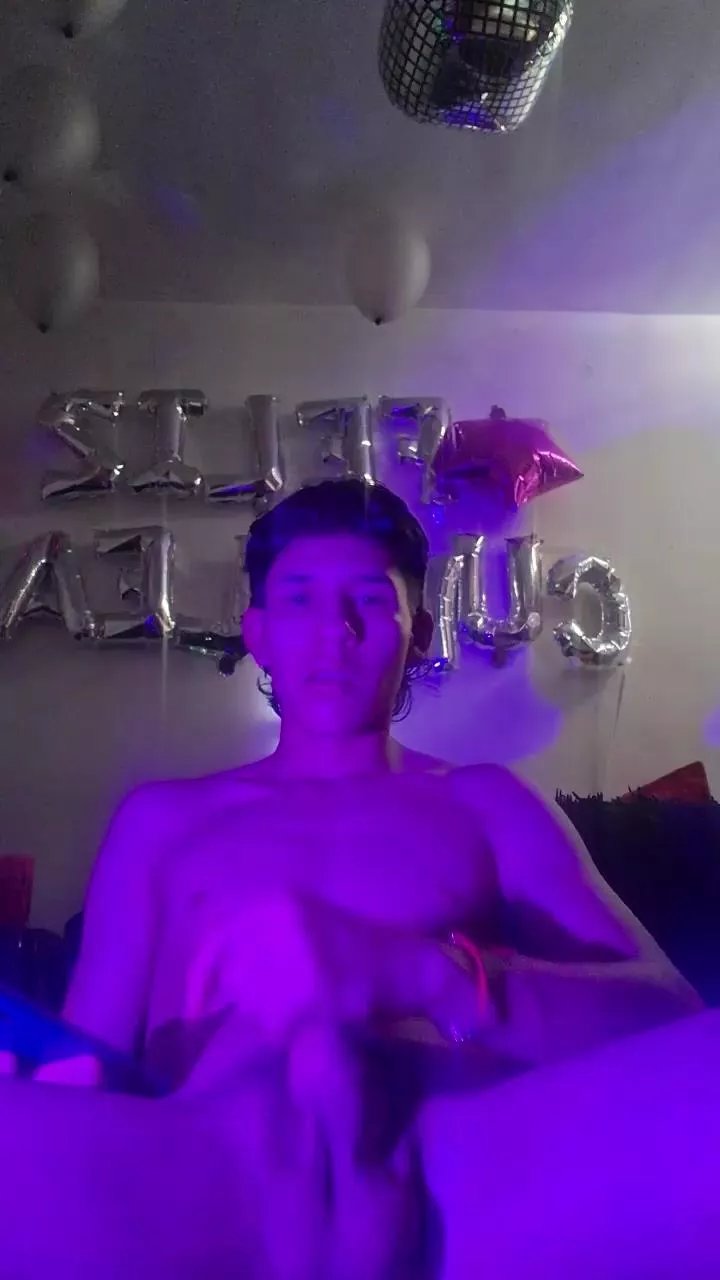 Offline Magig_axel on Cam4