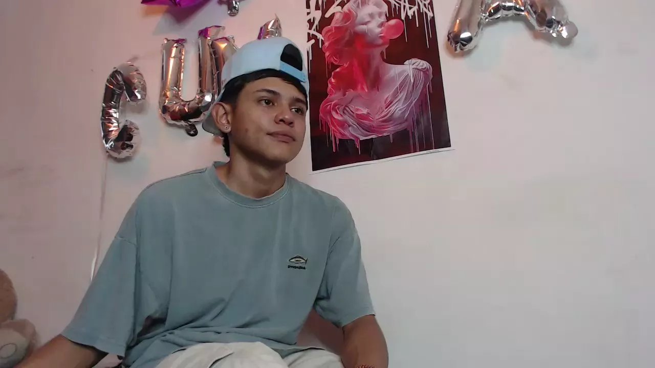 Offline maxithor1 on Cam4