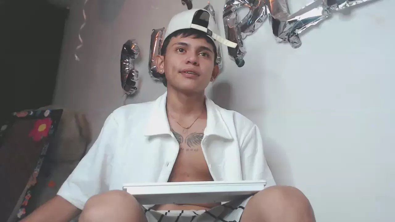 Offline maxithor1 on Cam4