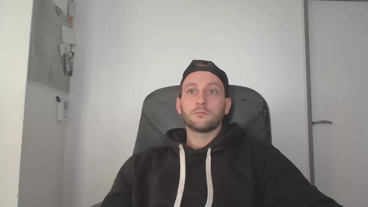 MikaMan69 on Cam4 