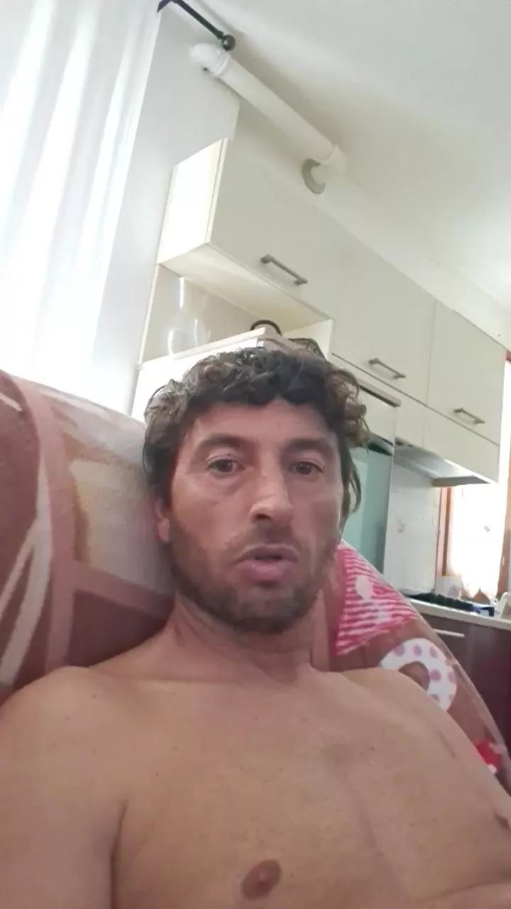 Mirko290180 on Cam4 
