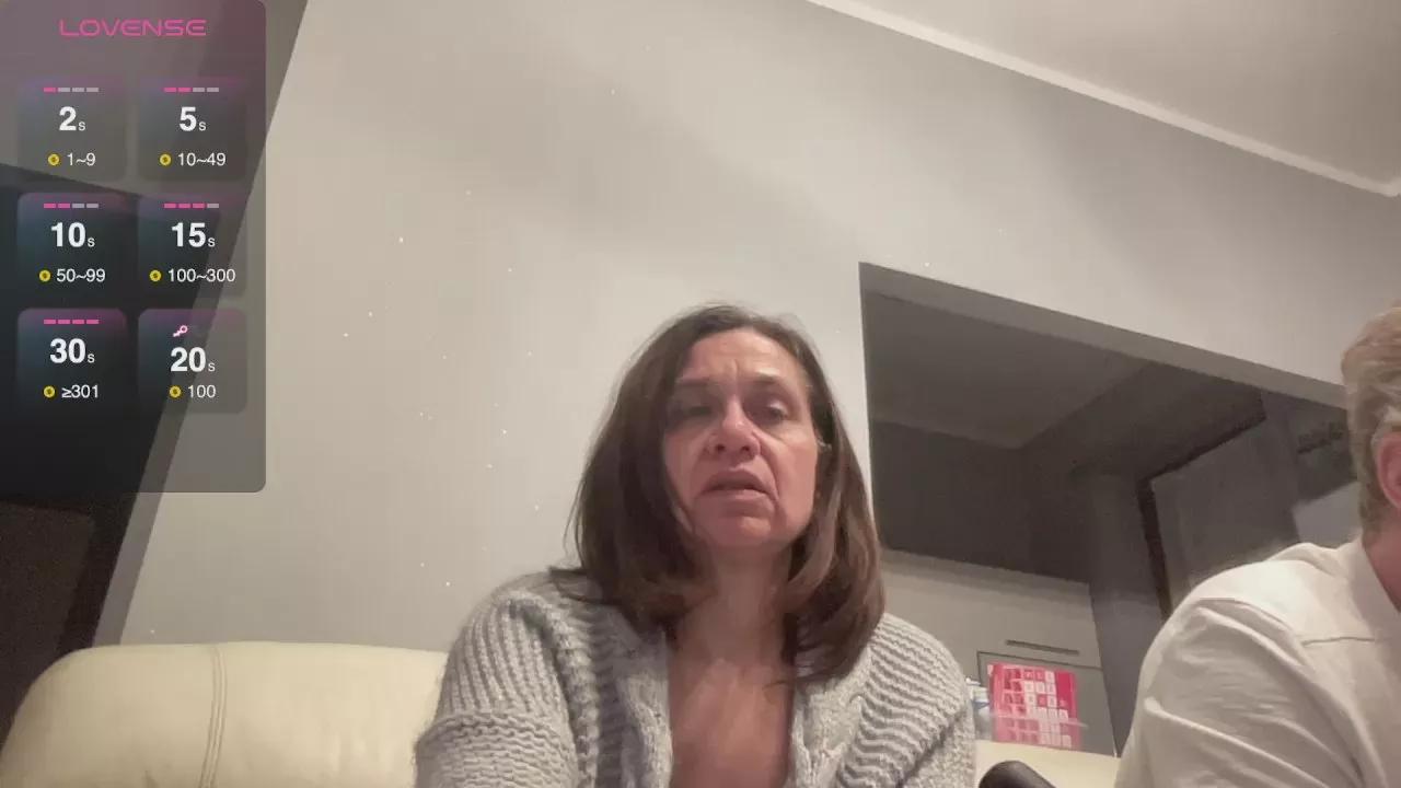 Monia_Axl_hot on Cam4 