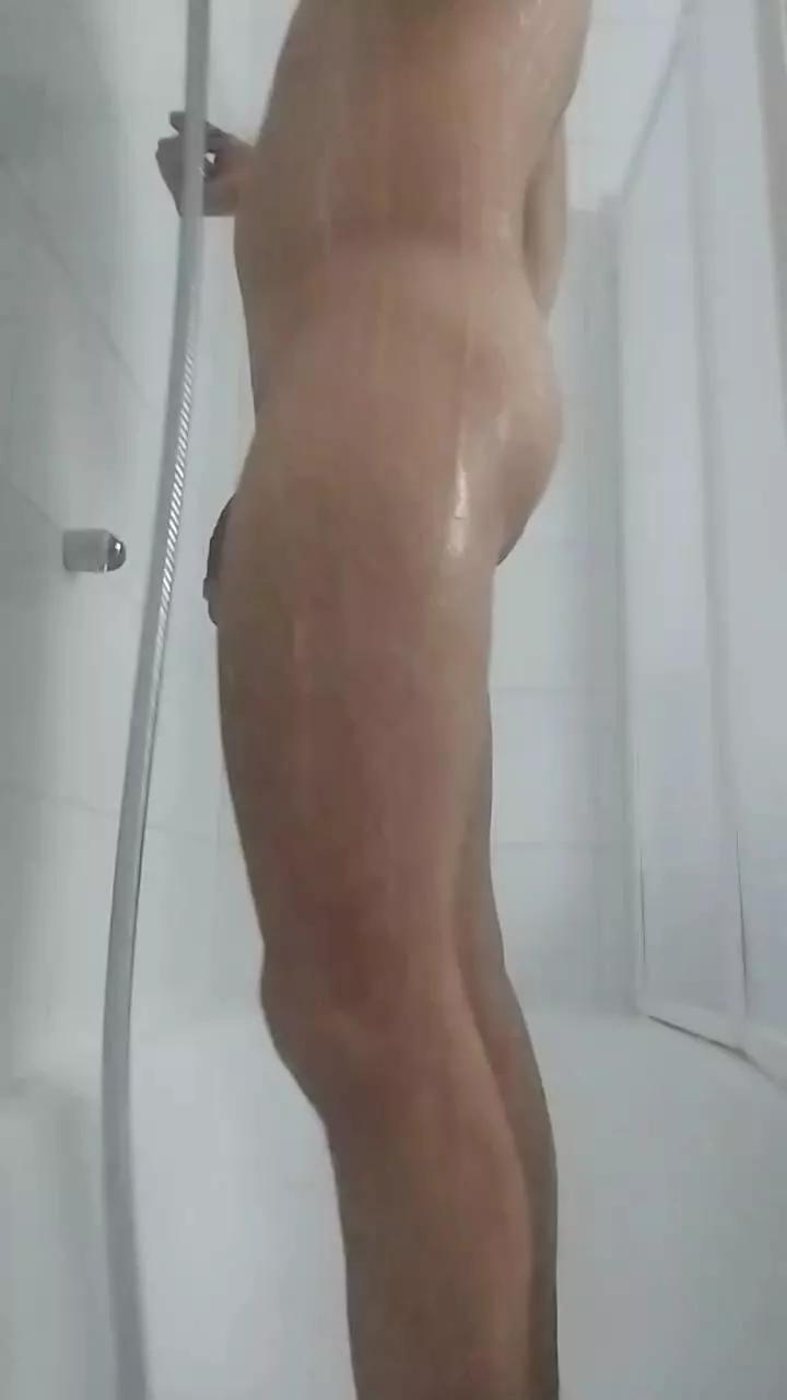 Moscow_mule_77 on Cam4 