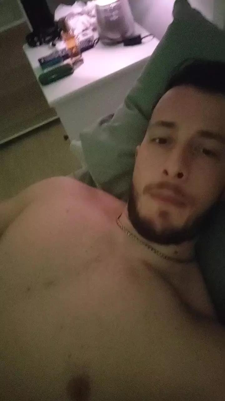 Musclexxl97 on Cam4 