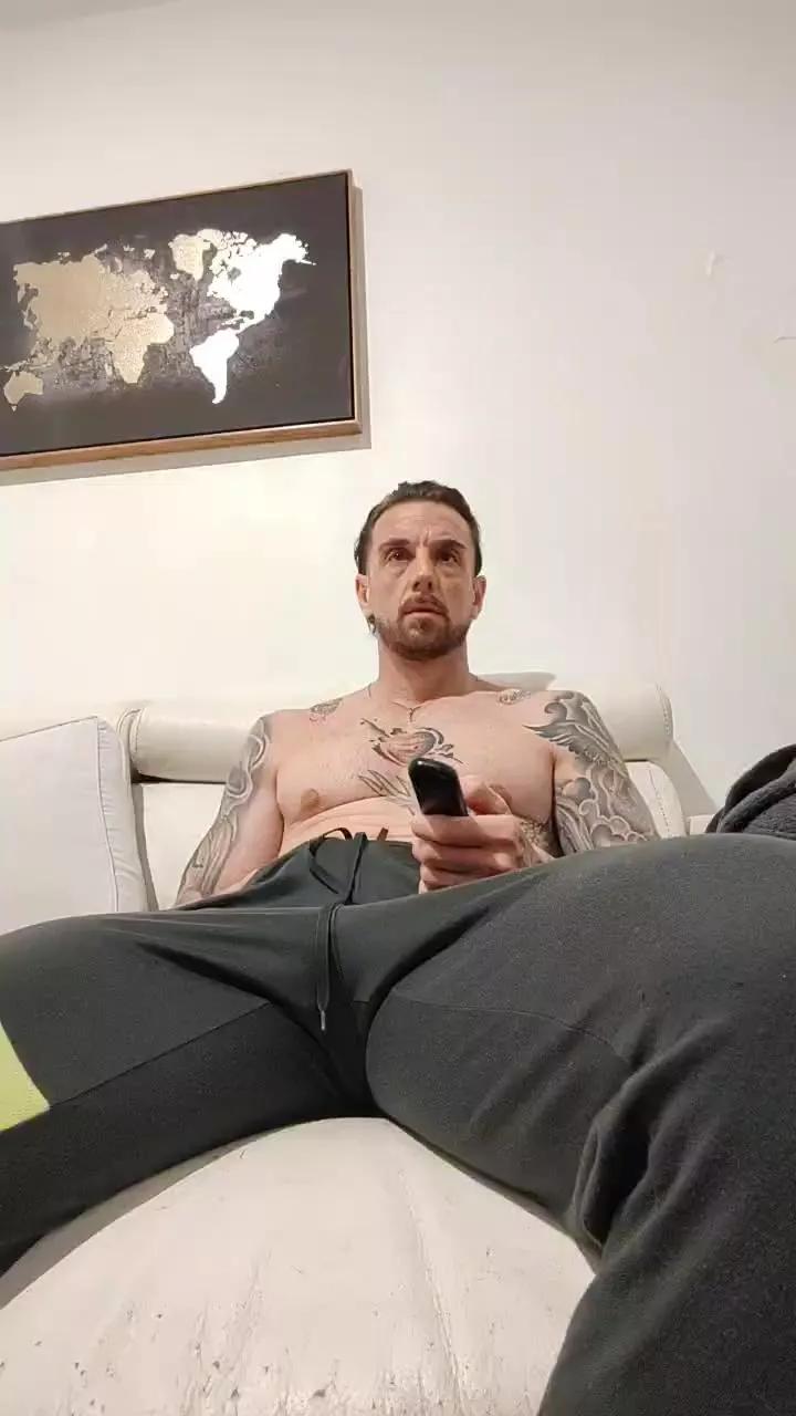 Neotrix33 on Cam4 