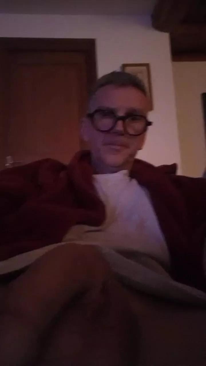 newcal32 on Cam4 