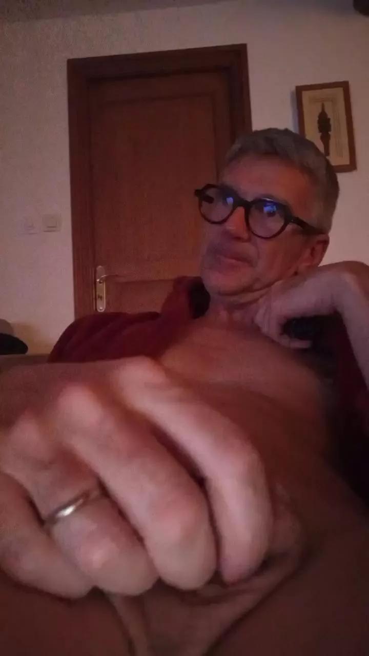 newcal32 on Cam4 