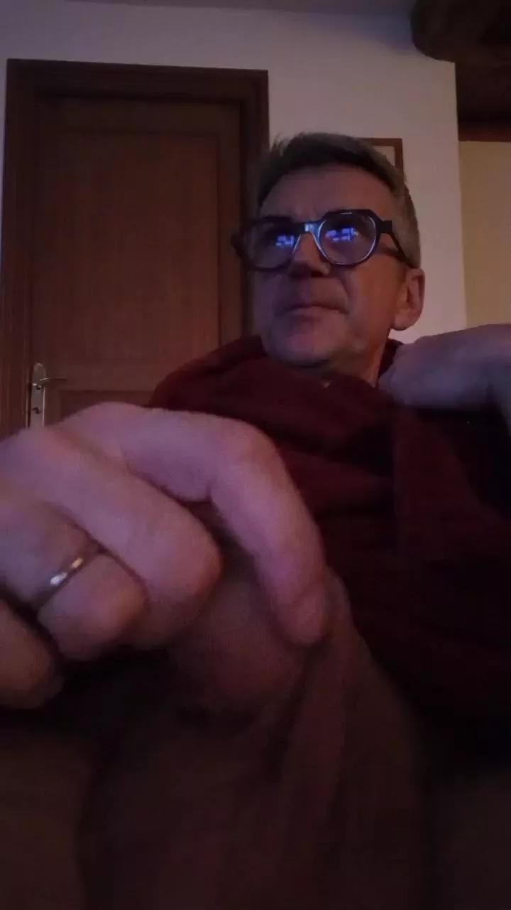 newcal32 on Cam4 