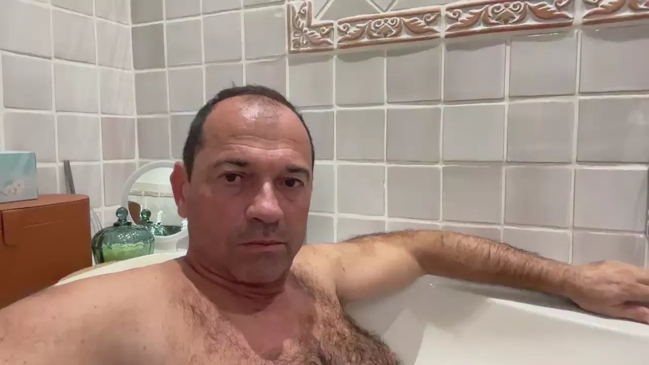 Offline osiris8475 on Cam4