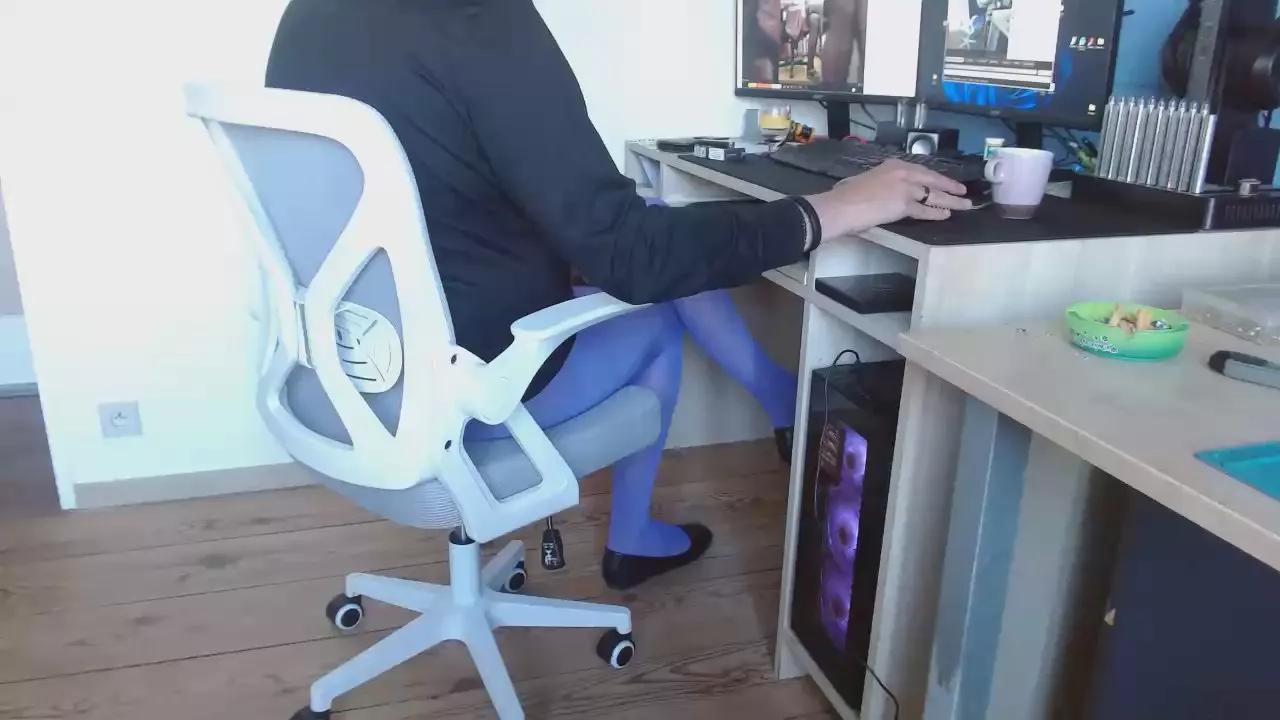 piercedfkk on Cam4 