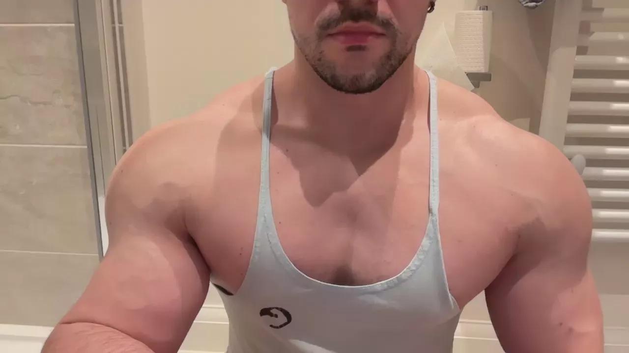 Quinny on Cam4 