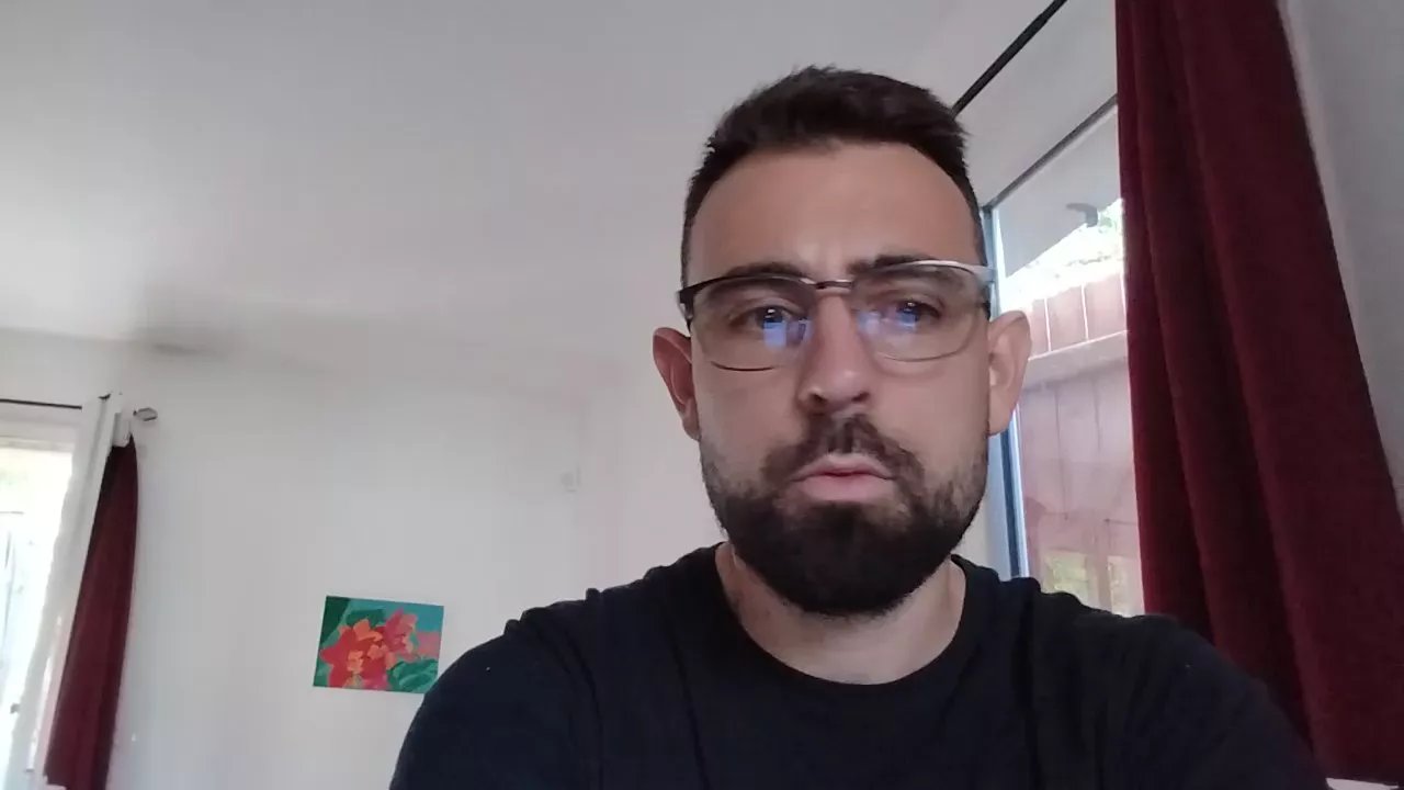 Offline Ribeiro33240 on Cam4