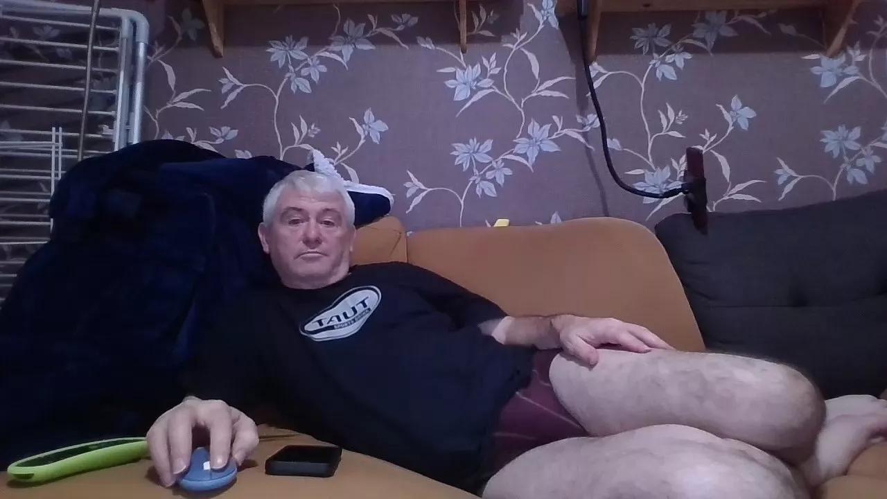 serialwanker2 on Cam4 