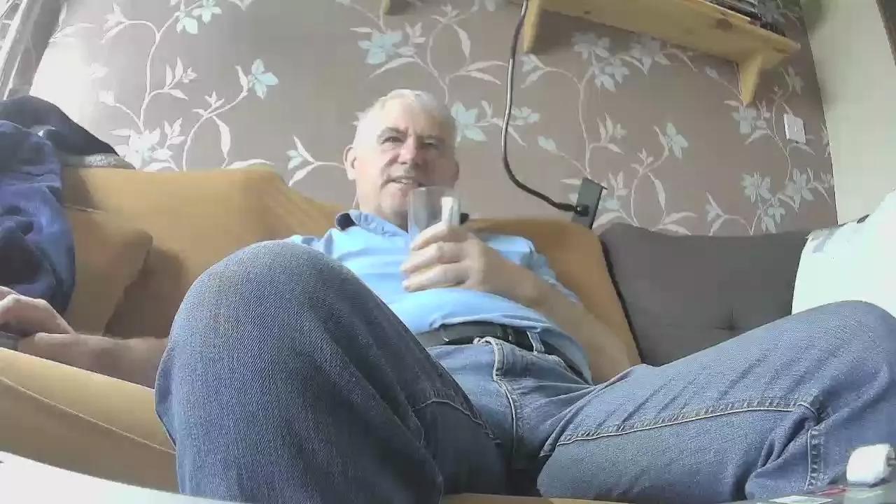 serialwanker2 on Cam4 