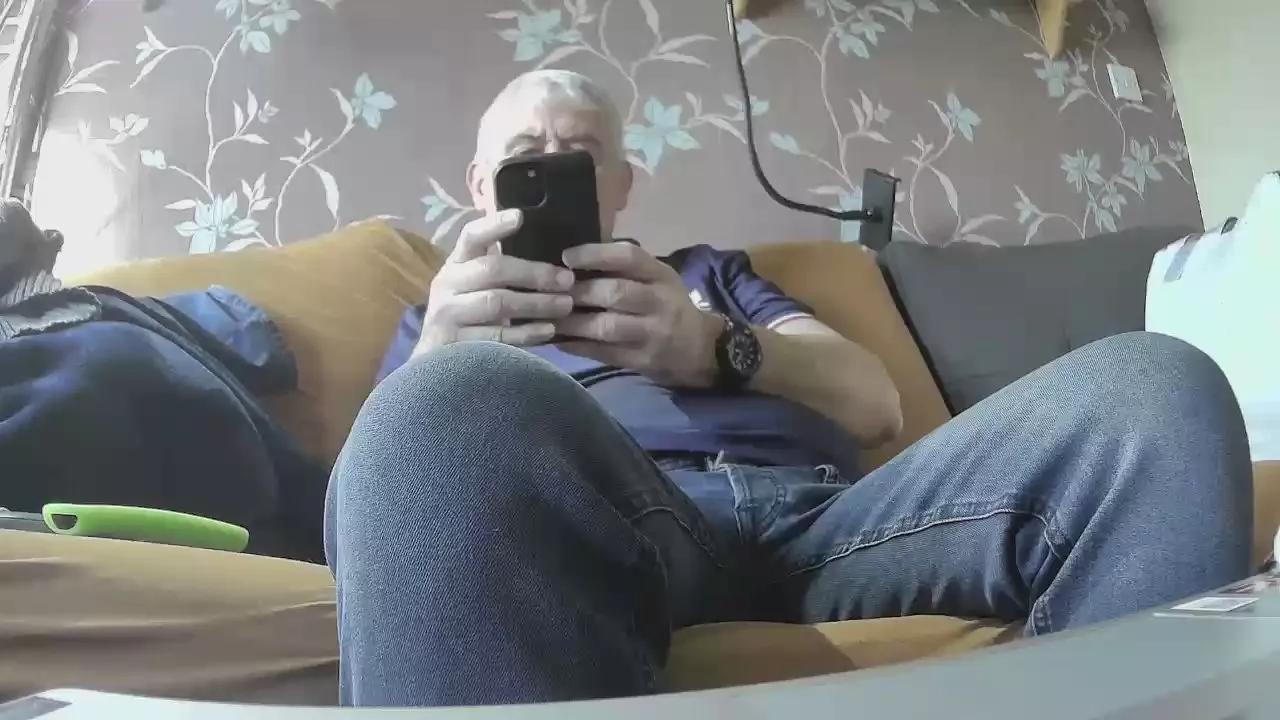 serialwanker2 on Cam4 