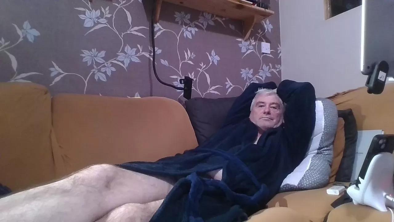 serialwanker2 on Cam4 