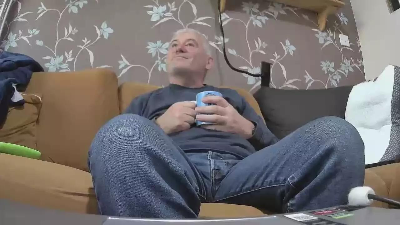 serialwanker2 on Cam4 
