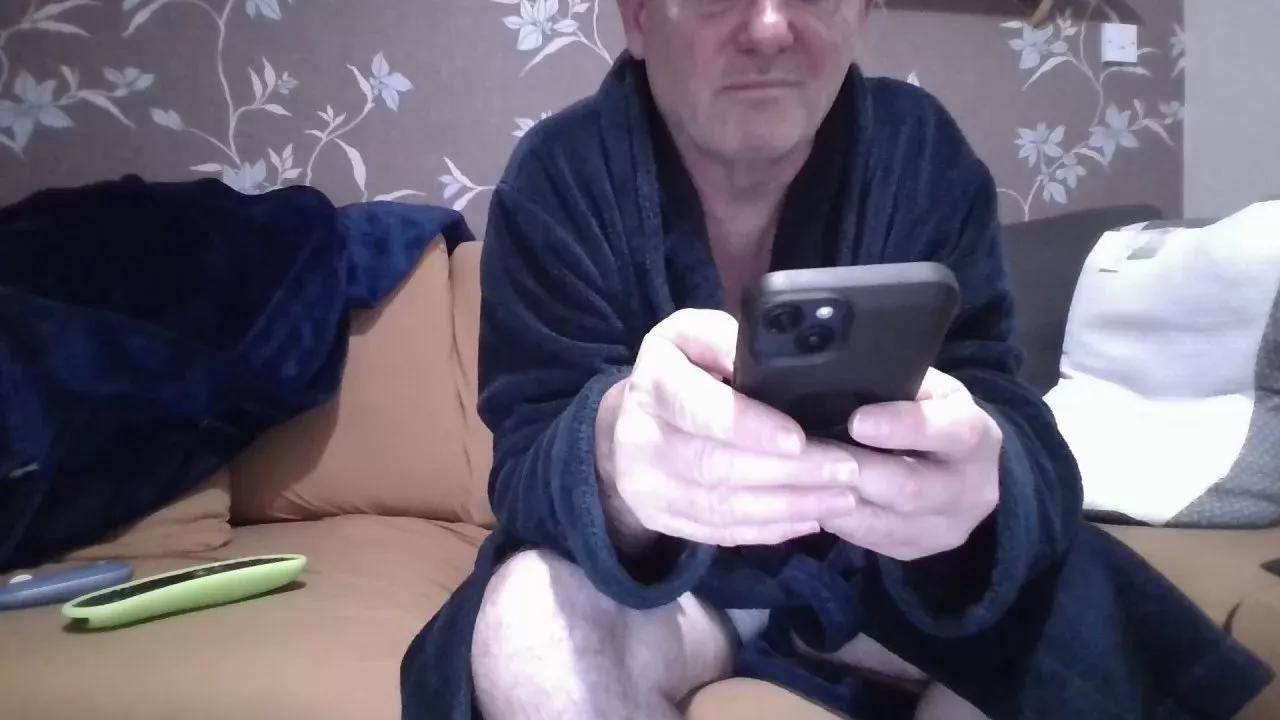 serialwanker2 on Cam4 