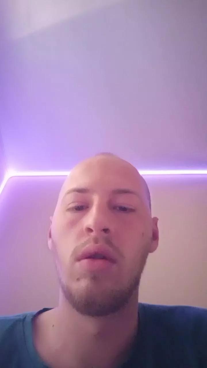 theNormalblondy on Cam4 