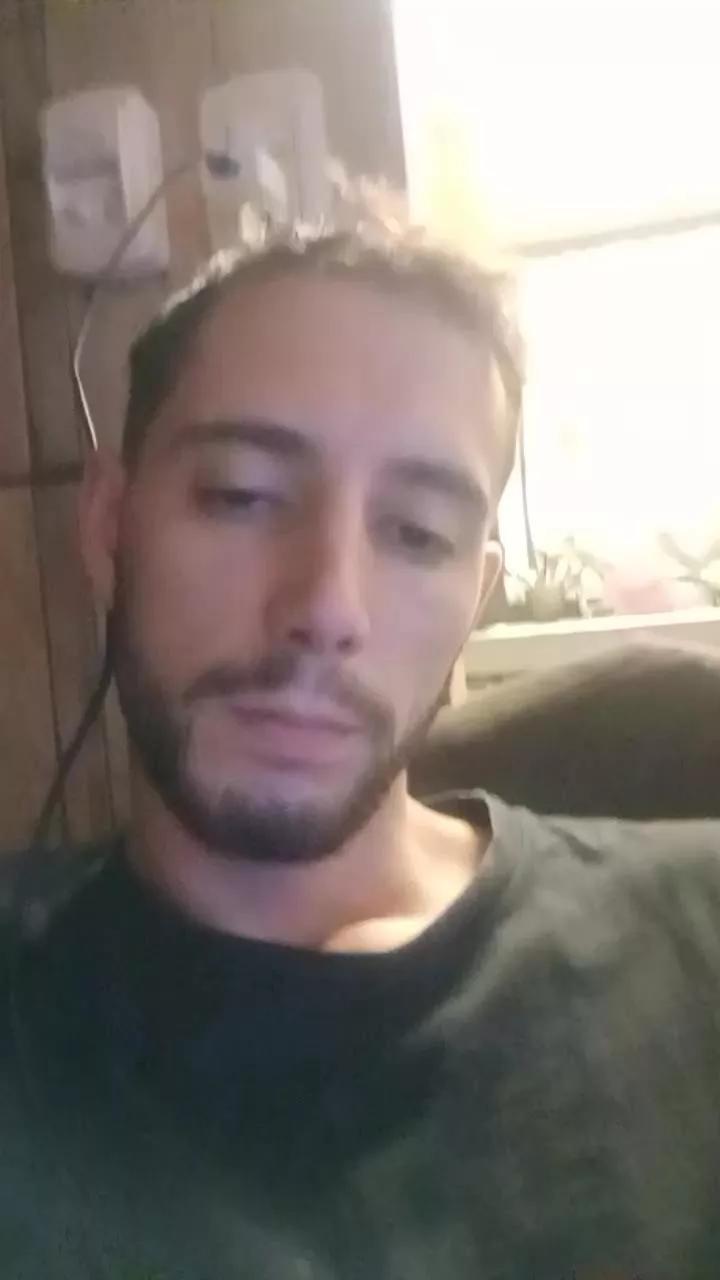 TomBigTula on Cam4 