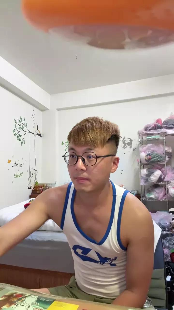 w2xist5 on Cam4 