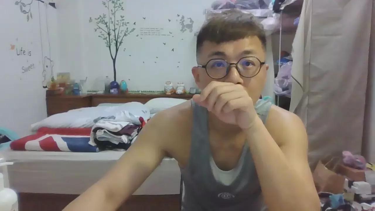 w2xist5 on Cam4 
