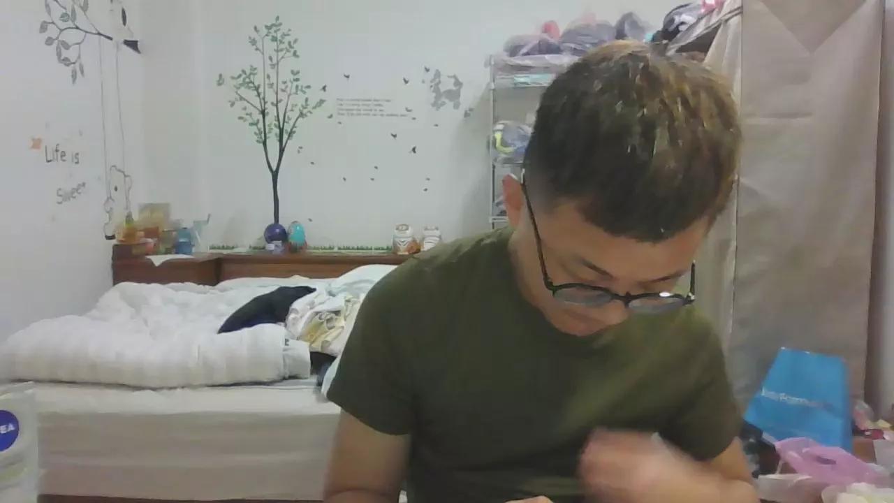 w2xist5 on Cam4 
