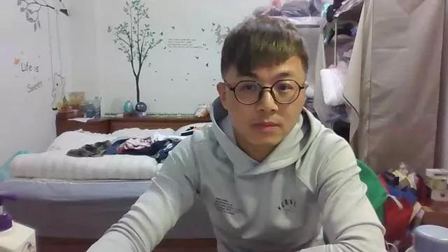 w2xist5 on Cam4 