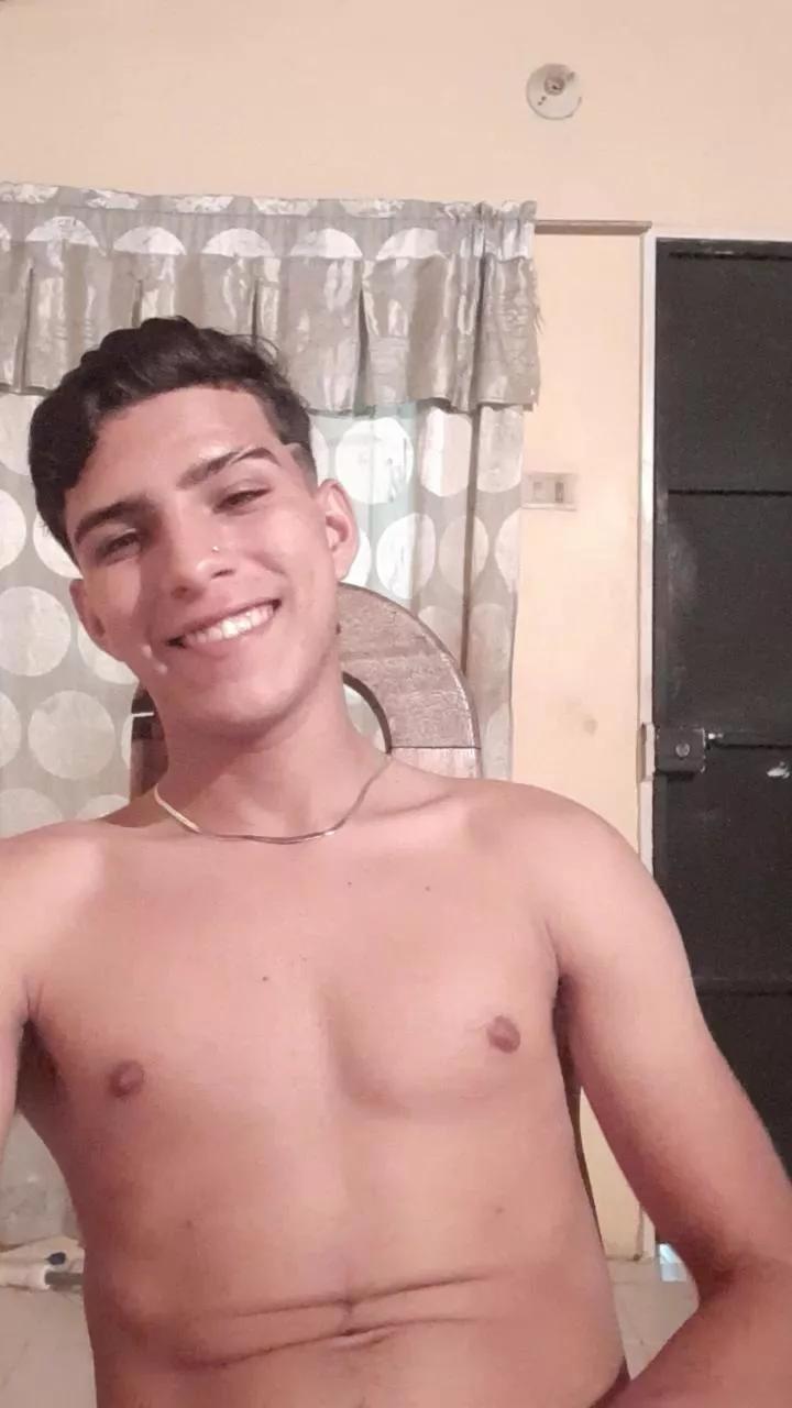 your_latin_cock on Cam4 