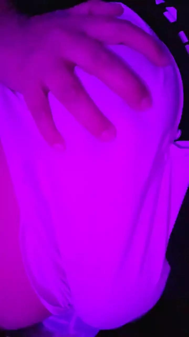 Yourtoygrl on Cam4 