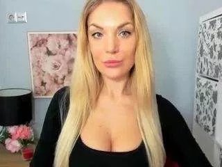 Freechat aullorakiss on CamSoda