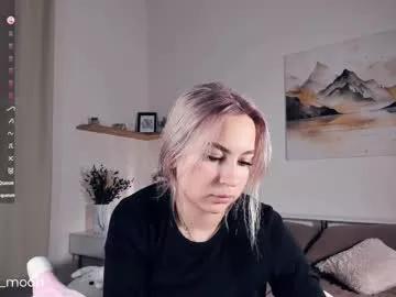 Freechat _golden_moon_ on Chaturbate